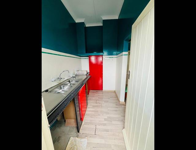 5 BEDROOM HOUSE FOR SALE IN LAKEFIELD